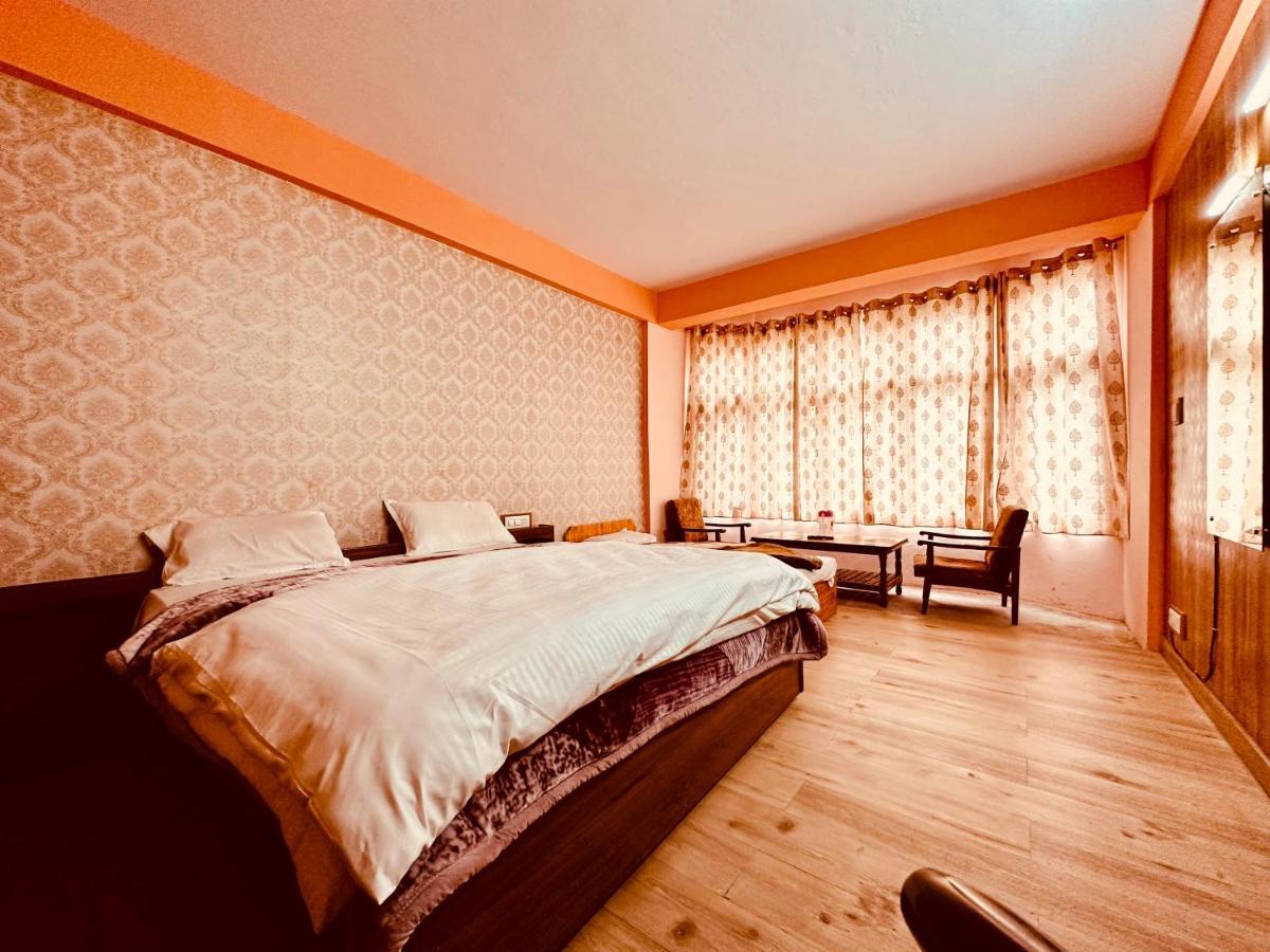 Hotel D Kanchan Manali Bagian luar foto