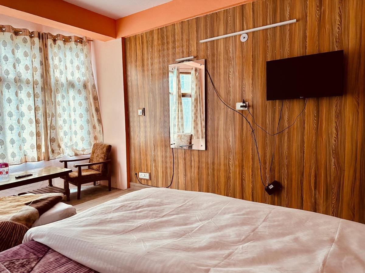 Hotel D Kanchan Manali Bagian luar foto
