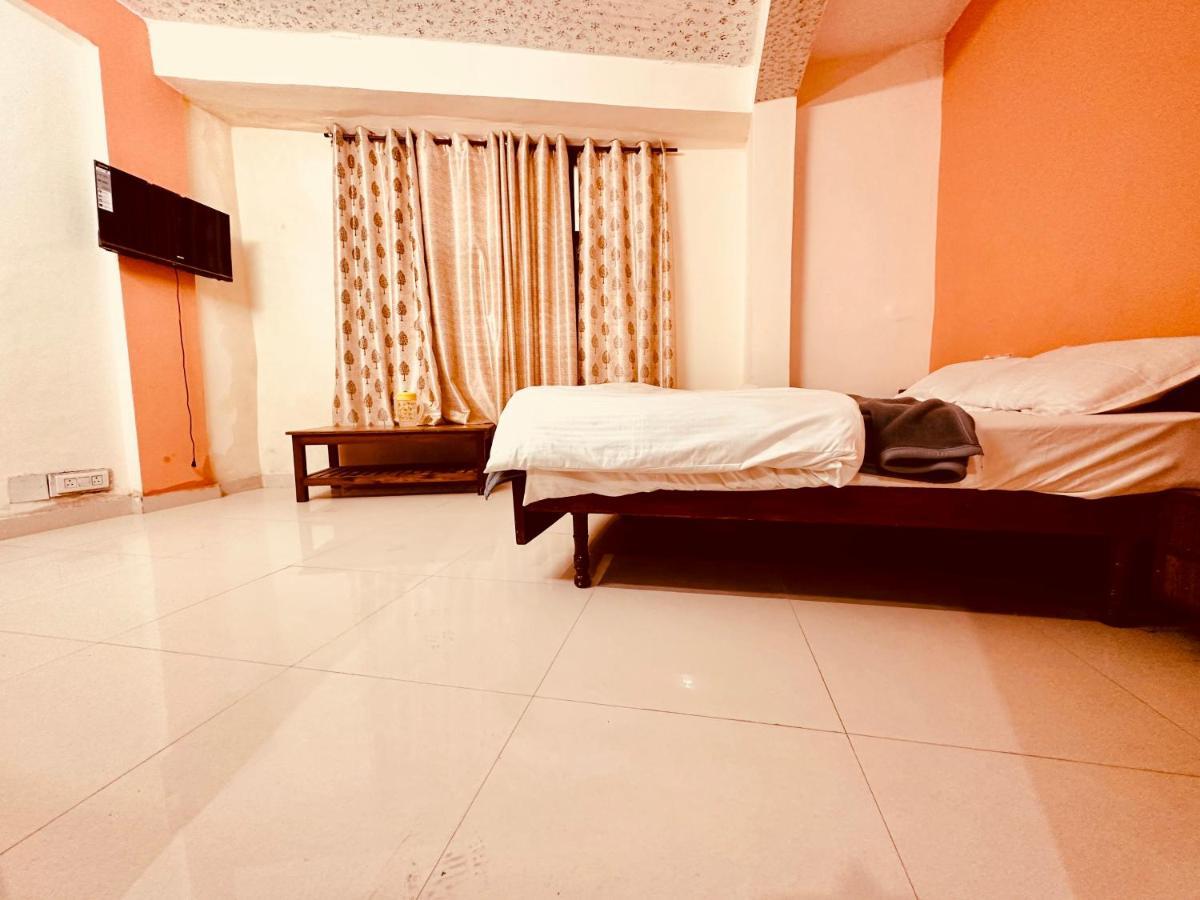 Hotel D Kanchan Manali Bagian luar foto