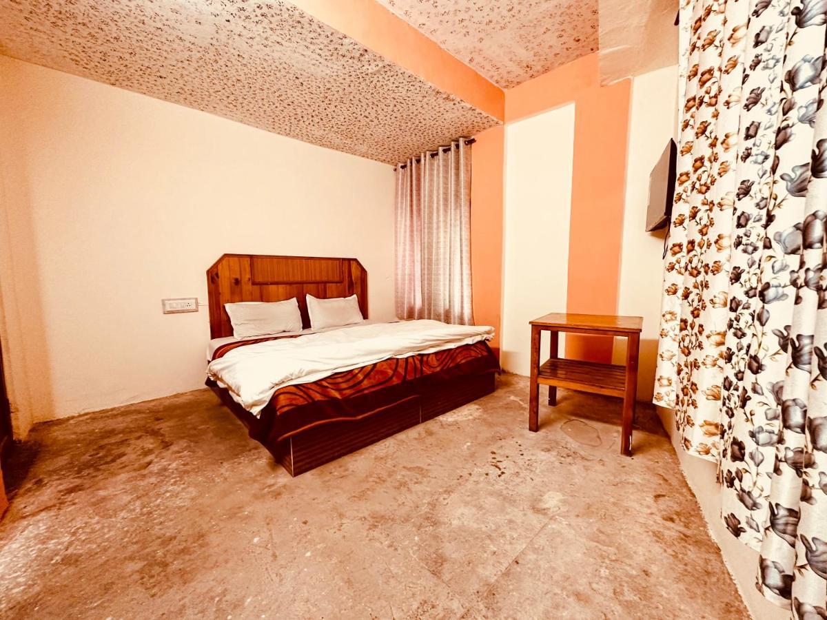 Hotel D Kanchan Manali Bagian luar foto