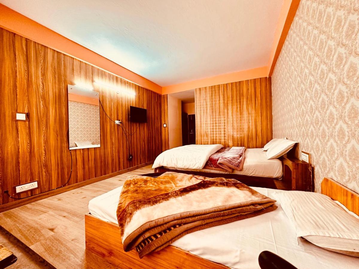 Hotel D Kanchan Manali Bagian luar foto